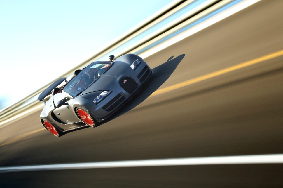 Bugatti Veyron - сив, писта