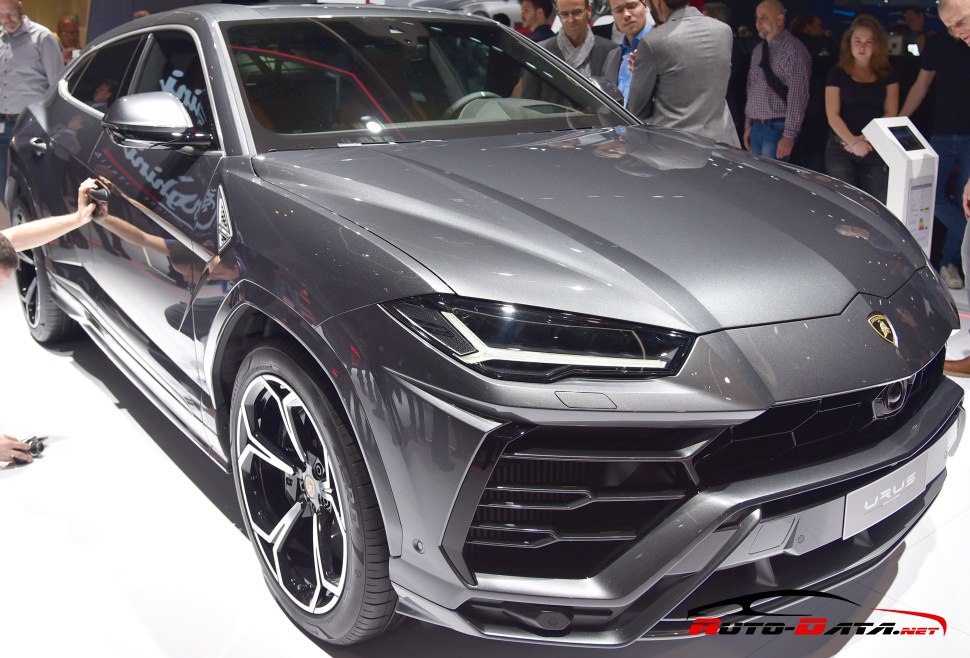 Graphite Lamborghini Urus debut