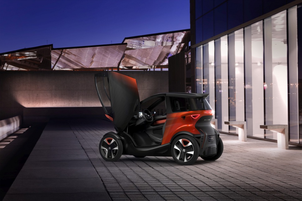 Seat Minimo Concept vertical opening side door