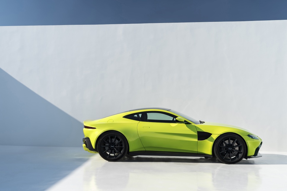 aston martin v8. aston martin - v8 vantage (2018) n