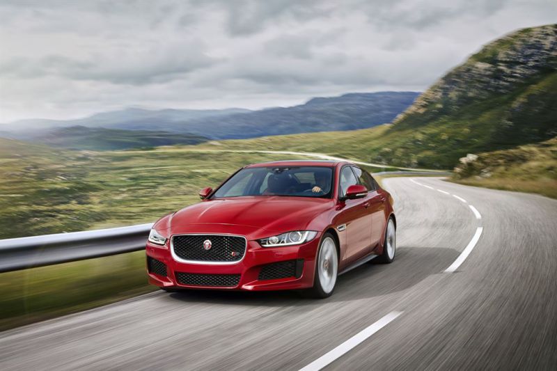 Jaguar XE X760 2017 S 3.0 V6 (380 Hp) AWD Automatic Jaguar XE X760 2017 S 3.0 V6 (380 Hp) AWD Automatic