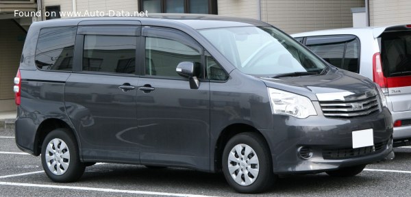 2011 Toyota Noah II (R70, facelift 2010) - Fotografie 1