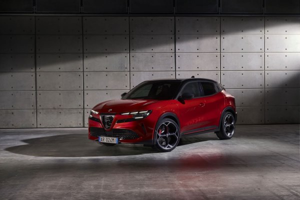 2024 Alfa Romeo Junior - Fotografia 1