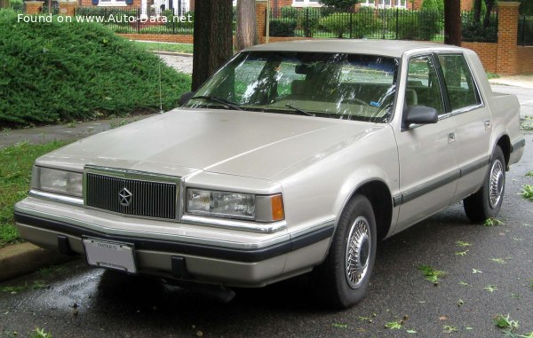 1988 Chrysler Dynasty - Fotoğraf 1