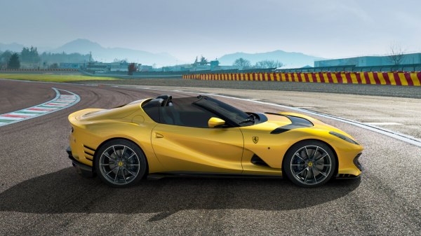 2021 Ferrari 812 Competizione A - Photo 1
