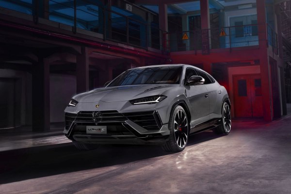 2018 Lamborghini Urus - Fotoğraf 1