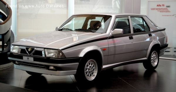 1988 Alfa Romeo 75 (162 B, facelift 1988) - Фото 1