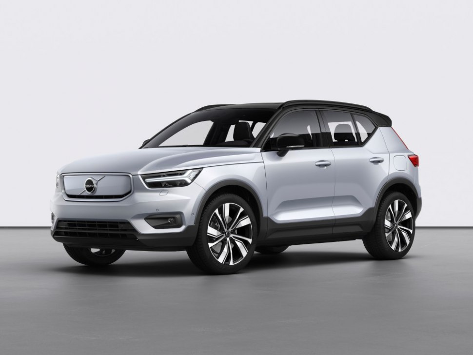 2020 Volvo XC40 Recharge - отпред , сиво и черно