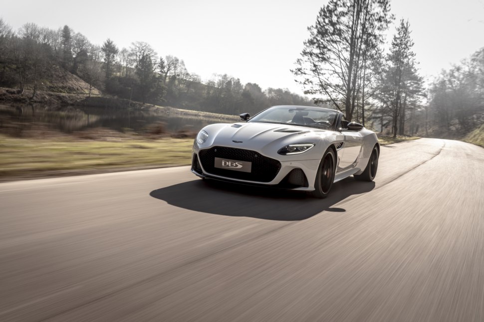 2019 Aston Martin DBS Superleggera Volante дебют 1