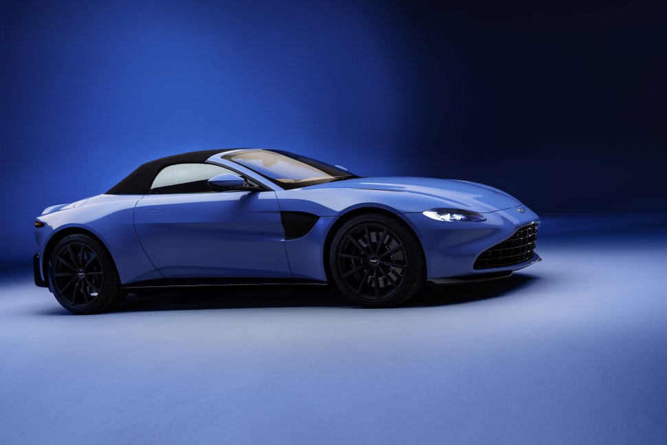 Невероятният аеродинамичен профил на новият Aston Martin Vantage Roadster