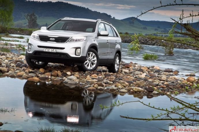 Kia Sorento - offroad, lake