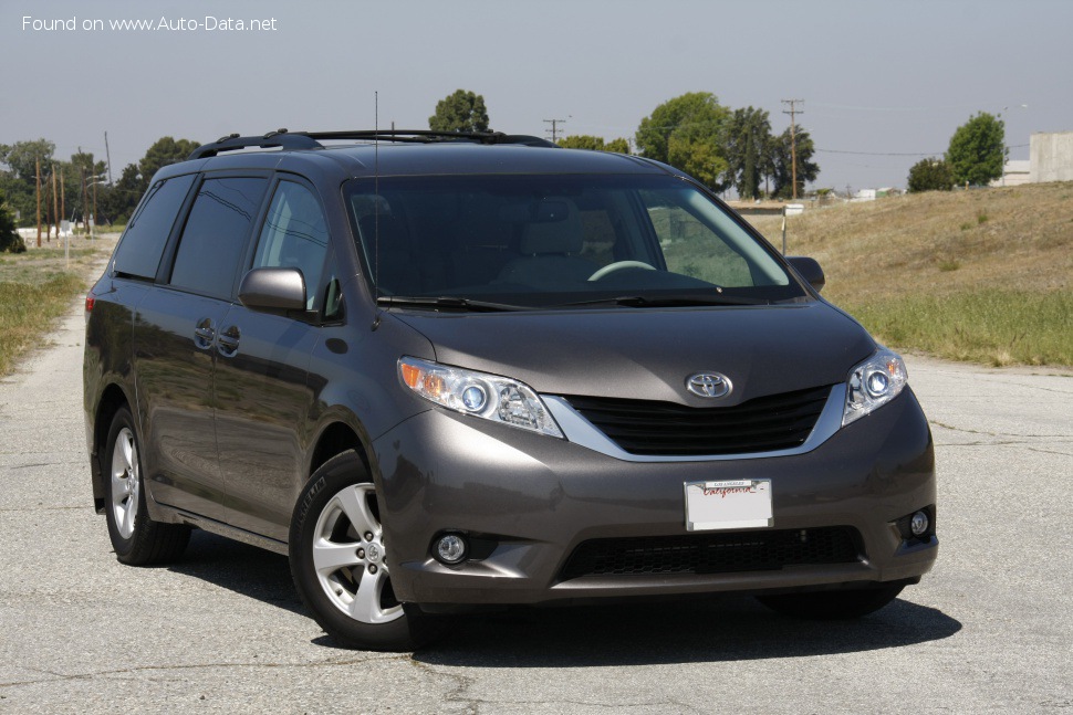 2011 Toyota Sienna III - Фото 1