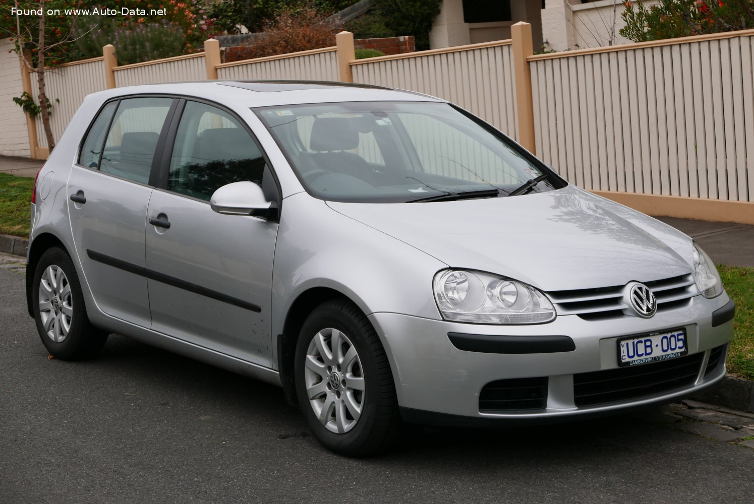 2003 Volkswagen Golf V 1.6 i (102 CH)  Fiche technique, consommation de  carburant , Dimensions