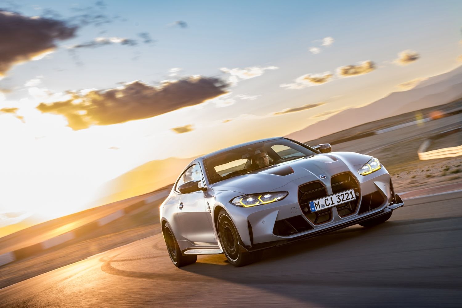2022 BMW M4 (G82) CSL 3.0 (550 CV) M Steptronic Ficha técnica y