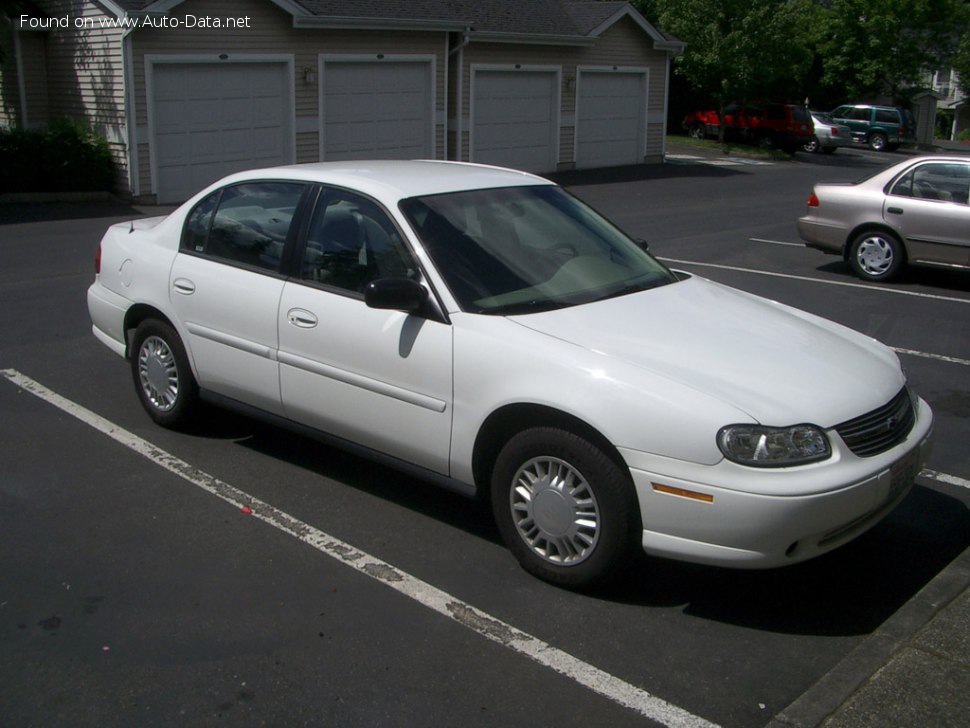 2004 Chevrolet Classic - Снимка 1