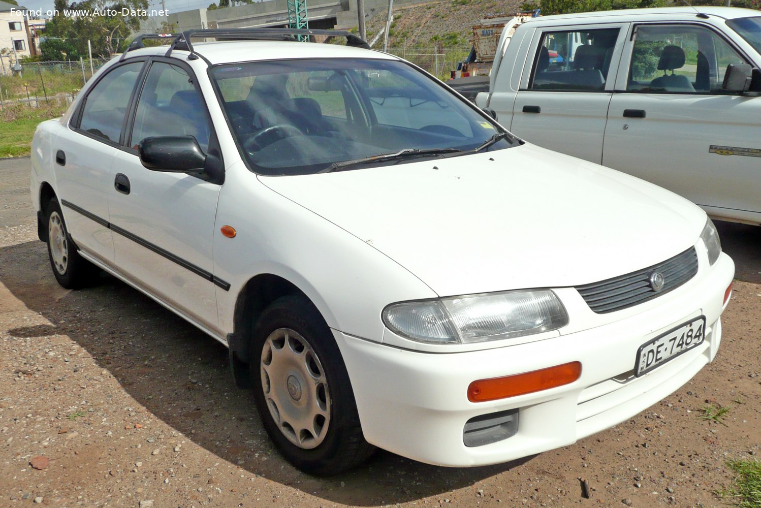 1994 Mazda 323 S V (BA) 1.3 i 16V (73 CV) Ficha técnica