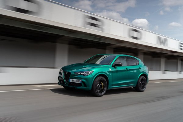 2023 Alfa Romeo Stelvio (949, facelift 2022) - Фото 1