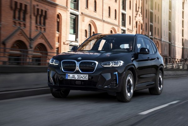 2022 BMW iX3 (G08, facelift 2021) - Фото 1