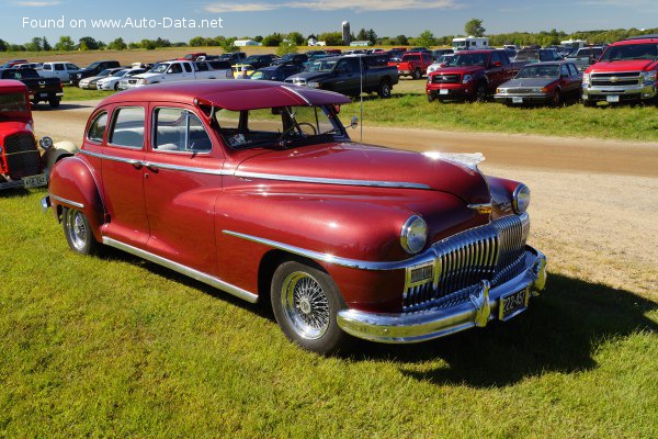 1946 DeSoto Custom 4-Door Sedan - Фото 1