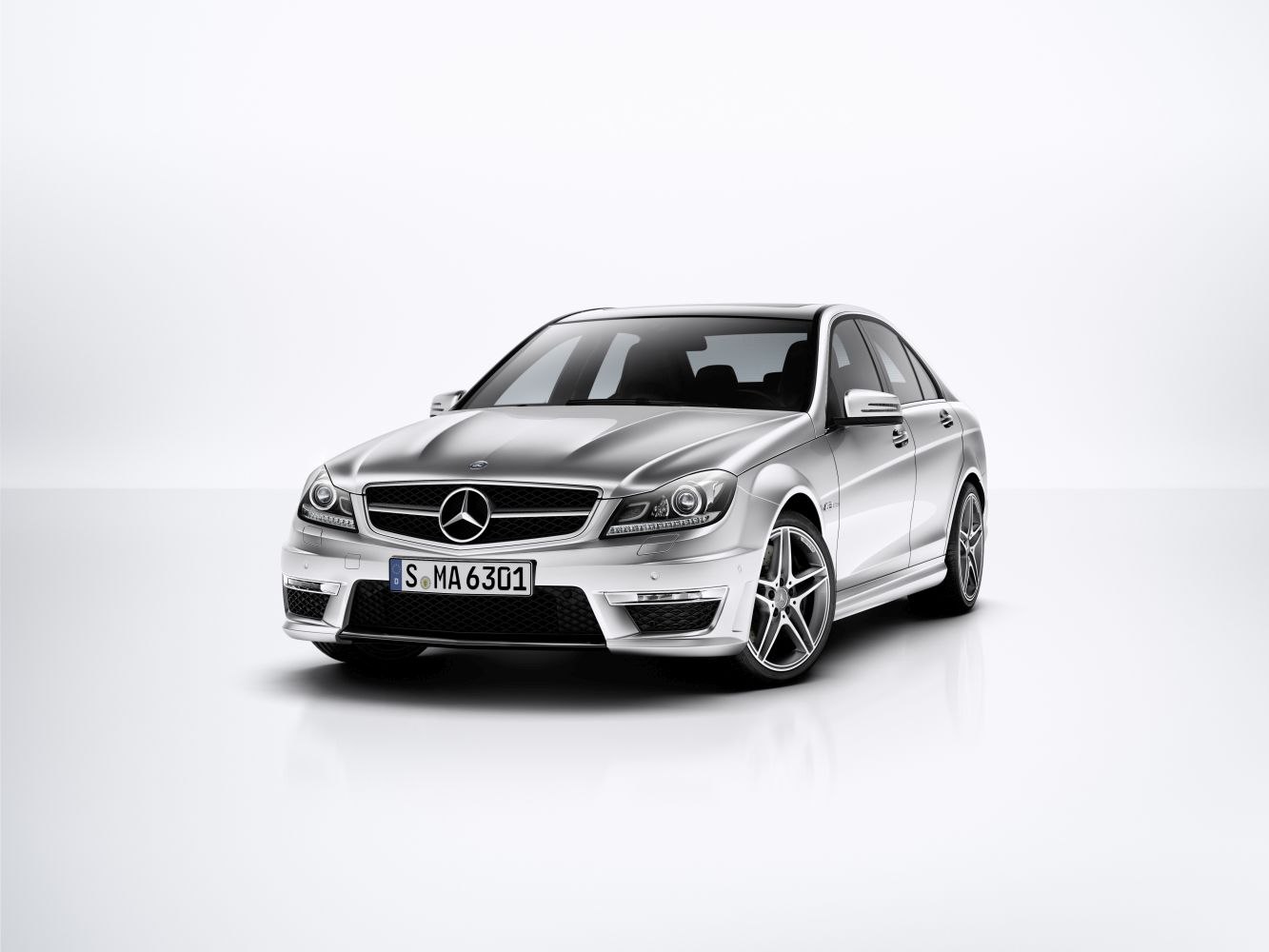 2011 Mercedes-Benz C-Klasse (W204, facelift 2011) AMG C 63 Performance  Package V8 (487 PS) AMG SPEEDSHIFT MCT