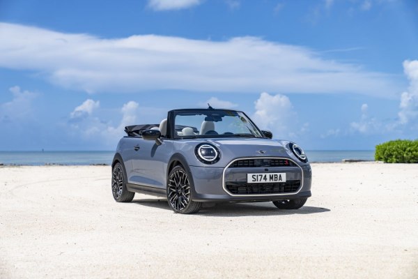 2025 Mini Convertible (F67) - Fotografie 1