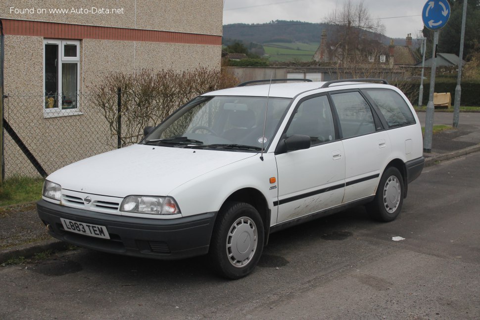 1990 Nissan Primera Wagon (P10) - Фото 1