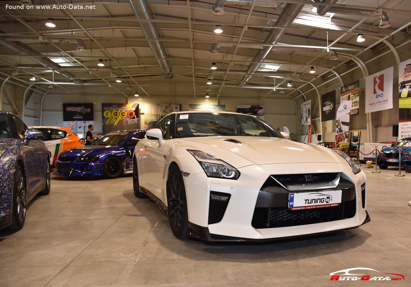 16 Nissan Gt R R35 3 8 V6 570 Hp 4wd Automatic Technical Specs Data Fuel Consumption Dimensions